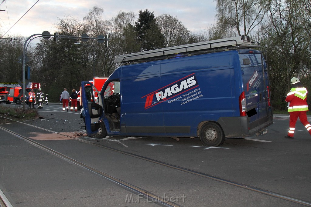 VU Kleintransporter KVB Bahn Koeln Ossendorf Westendstr JK P17.JPG